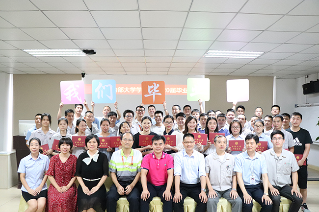 图1--毕业大合影.jpg